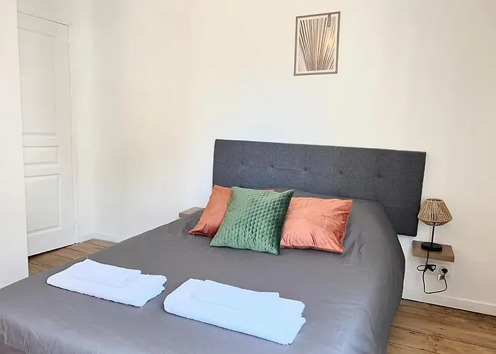 Villa Le St-hilaire, House In The Center With Patio With Parking *